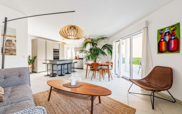 Appartement à vendre    3 pièces • 77 m2 Saint-Laurent-du-Var