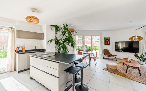 Appartement à vendre    3 pièces • 77 m2 Saint-Laurent-du-Var