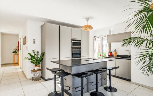 Appartement à vendre    3 pièces • 77 m2 Saint-Laurent-du-Var