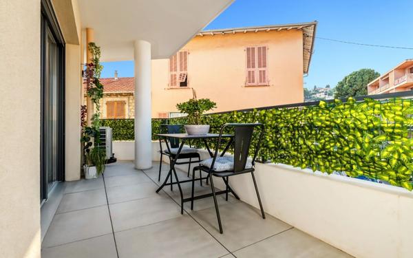 Appartement à vendre    3 pièces • 77 m2 Saint-Laurent-du-Var