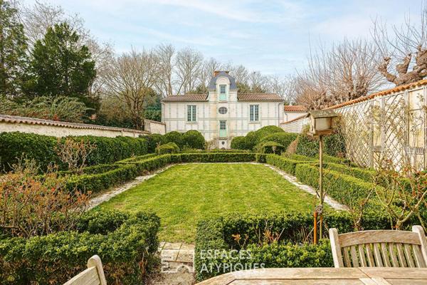 Hôtel particulier historique et son pavillon au cachet atypique