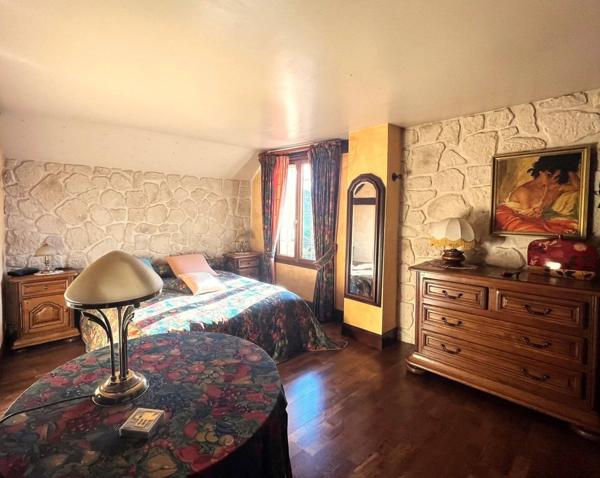 VILLAGE VALLEE D'EURE PROCHE DE PACY SUR EURE