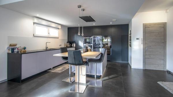 A la vente à BLOTZHEIM (68) maison contemporaine de 7 pièces avec jardin, sous-sol et garage