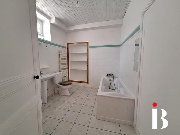 A 10 mn d'Atlantis, maison-appartement de bourg 5 chambres