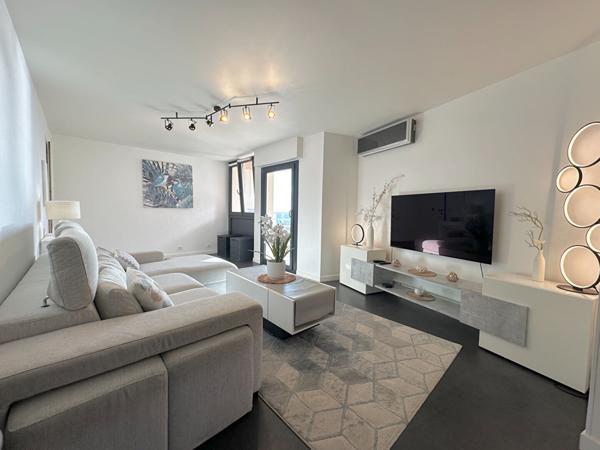 Appartement d'exception pleine vue mer pied dans l'eau à vendre entre Saint Raphaël et Cannes