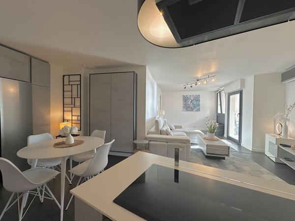 Appartement d'exception pleine vue mer pied dans l'eau à vendre entre Saint Raphaël et Cannes