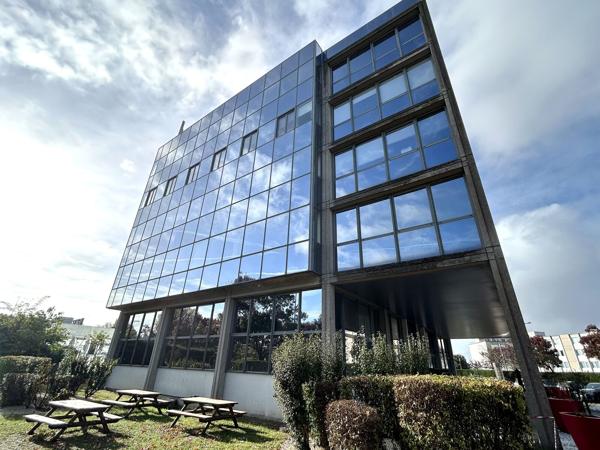 Bureaux à louer divisibles à partir de 119 m² à Bordeaux Lac proche tram