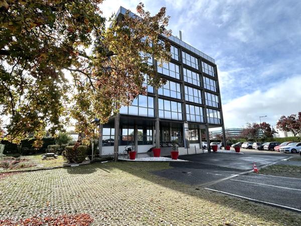 Bureaux à louer divisibles à partir de 119 m² à Bordeaux Lac proche tram