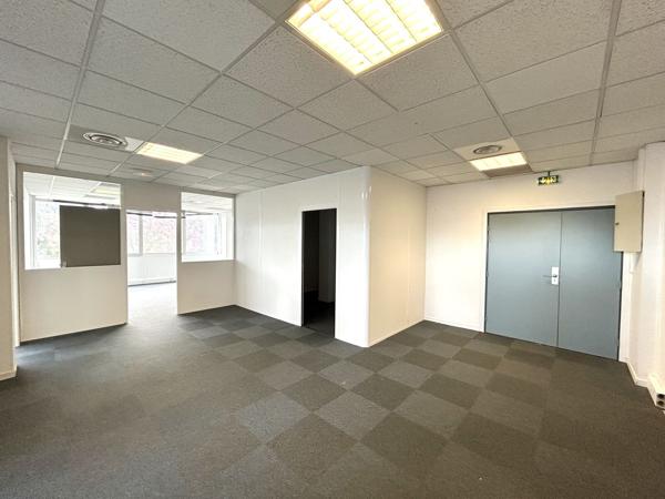 Bureaux à louer divisibles à partir de 119 m² à Bordeaux Lac proche tram