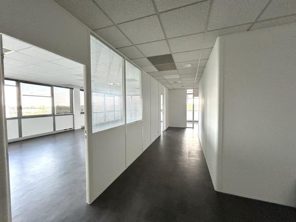 Bureaux à louer divisibles à partir de 119 m² à Bordeaux Lac proche tram
