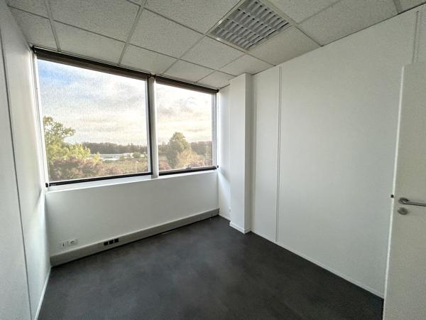 Bureaux à louer divisibles à partir de 119 m² à Bordeaux Lac proche tram