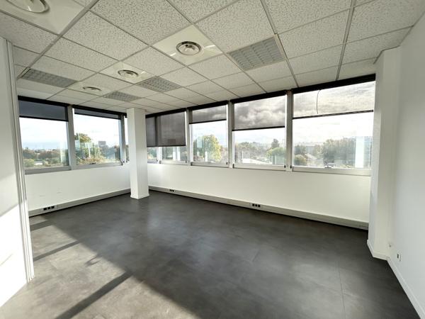 Bureaux à louer divisibles à partir de 119 m² à Bordeaux Lac proche tram
