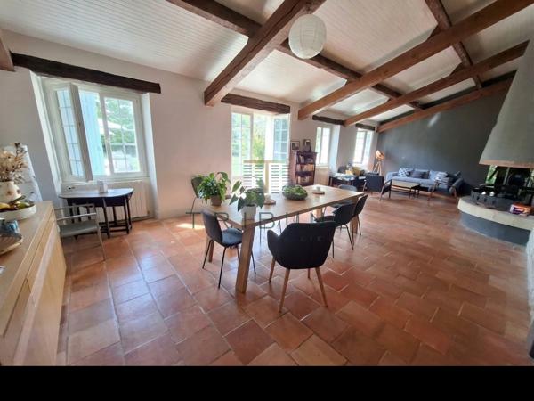 Maison 7 pièce(s) 4 chambre(s) 243 m²