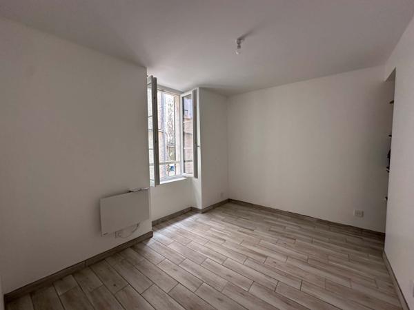 Appartement
                                                                                                                                                                                                                                                                                                                        2 pièce(s)                                                                                                                                                                                                          1 chambre(s)                                                                                                                                                                                                          29.77  m²