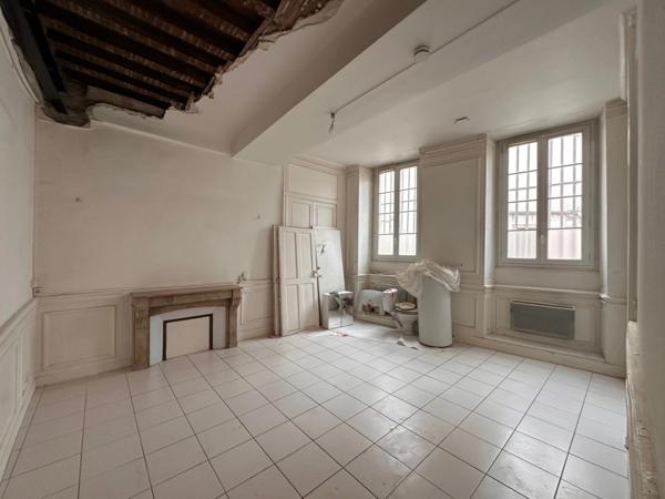 DIJON CENTRE PLACE SAINT MICHEL T2 DE 41.8M2 DANS UN SUPERBE HOTEL PARTICULIER