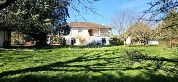 Maison à Dommartin, 69380 - 7 pièces 240m²