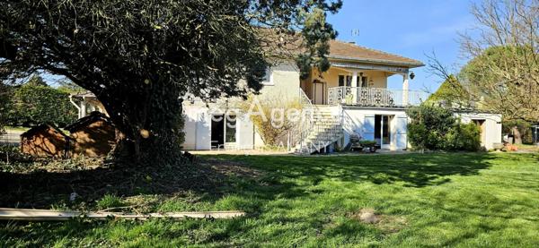 Maison à Dommartin, 69380 - 7 pièces 240m²