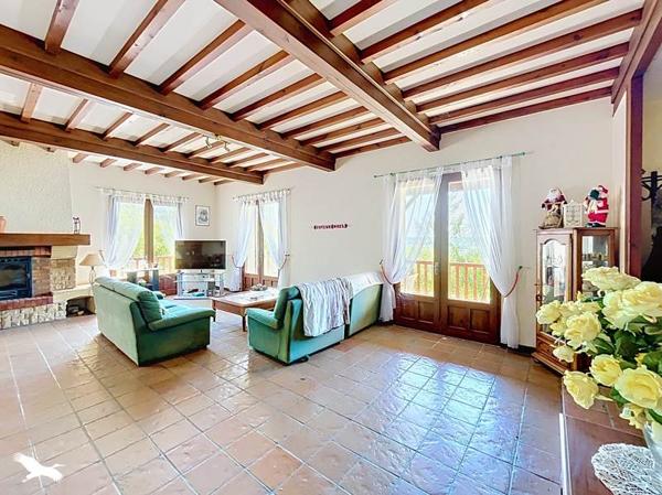 Maison à vendre 179 000 € Port-Sainte-Marie 5 p 150 m² DPE E