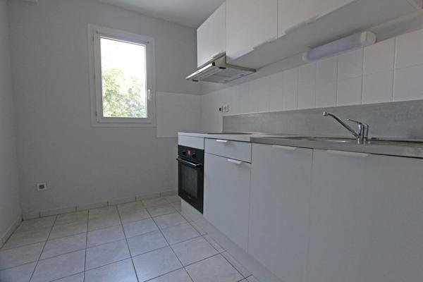 HAUT DE KERFEUNTEUN, UN BEL APPARTEMENT TYPE 2 AVEC SA TERRASSE & SON PARKING. - A QUIMPER Quimper NORD