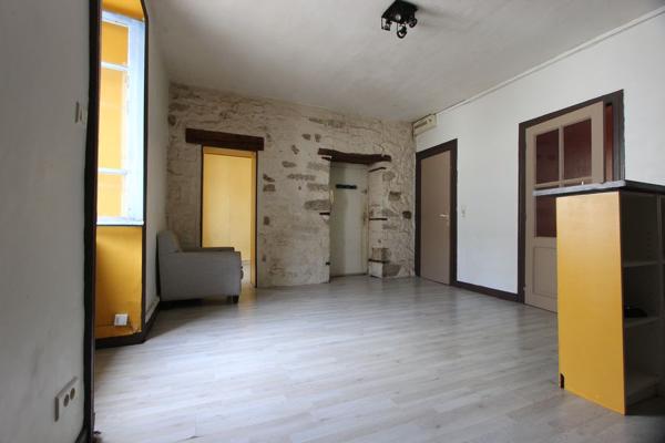 LE TYPE 2 DE CENTRE-VILLE, A RÉNOVER, EN PARFAIT INVESTISSEMENT LOCATIF. - A QUIMPER Quimper CENTRE