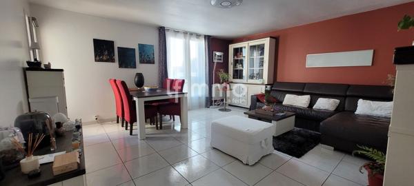 Appartement F3 avec terrasse, cave et parking privatif