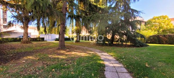 Appartement F3 avec terrasse, cave et parking privatif
