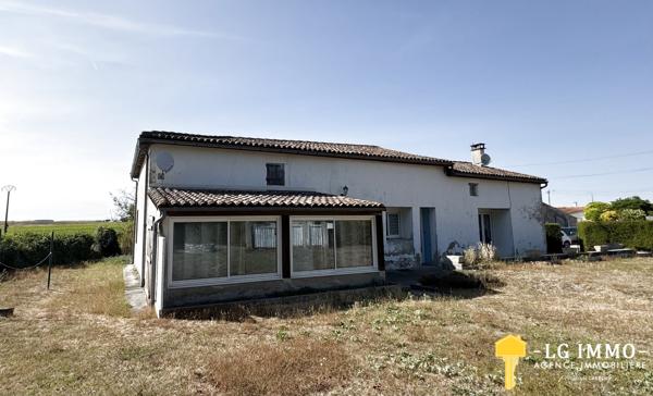Maison de plain-pied au milieu de son jardin arboré d'arbres fruitiers avec grange de 346 m2
