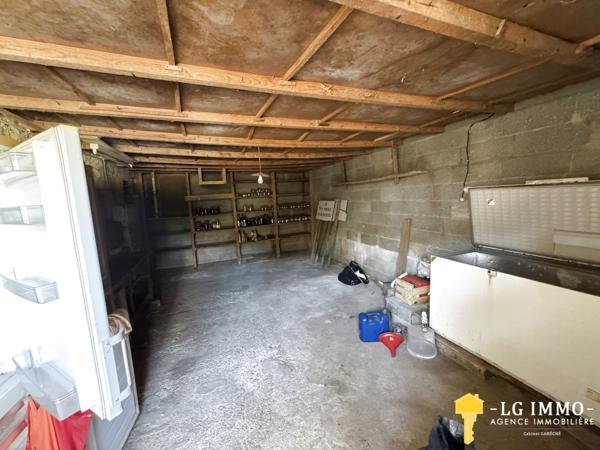 Maison de plain-pied au milieu de son jardin arboré d'arbres fruitiers avec grange de 346 m2
