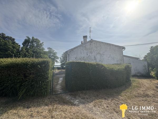 Maison de plain-pied au milieu de son jardin arboré d'arbres fruitiers avec grange de 346 m2