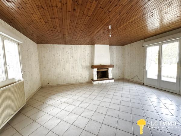 Maison de plain-pied au milieu de son jardin arboré d'arbres fruitiers avec grange de 346 m2