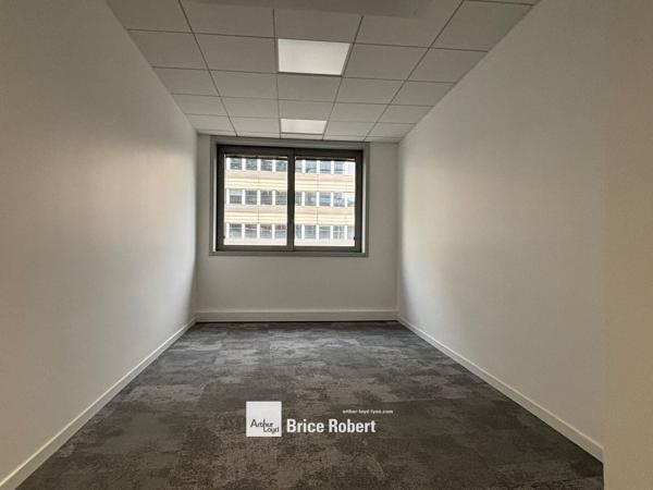 Bureaux à louer avec parkings et archives à Lyon Part-Dieu proche gare