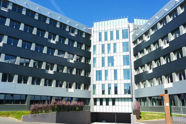 Immeuble de bureaux labellisé - RER A à proximité - Nombreux services - Parkings