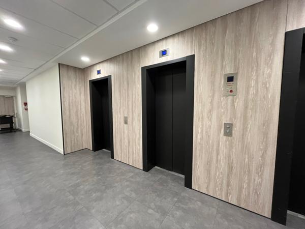 Immeuble de bureaux labellisé - RER A à proximité - Nombreux services - Parkings