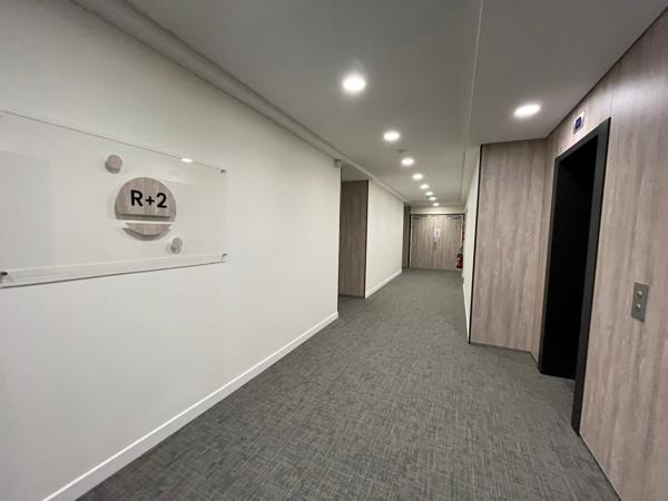 Immeuble de bureaux labellisé - RER A à proximité - Nombreux services - Parkings