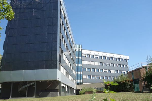 Immeuble de bureaux labellisé - RER A à proximité - Nombreux services - Parkings
