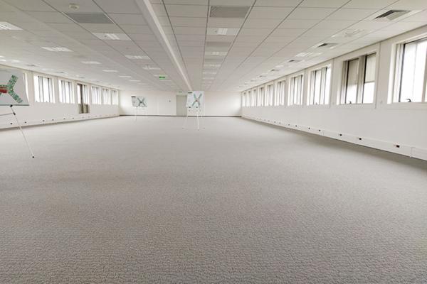 Immeuble de bureaux labellisé - RER A à proximité - Nombreux services - Parkings