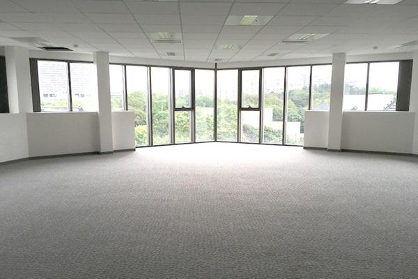 Immeuble de bureaux labellisé - RER A à proximité - Nombreux services - Parkings