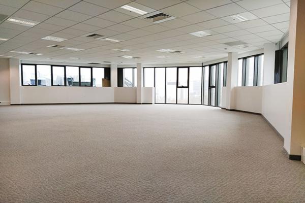 Immeuble de bureaux labellisé - RER A à proximité - Nombreux services - Parkings