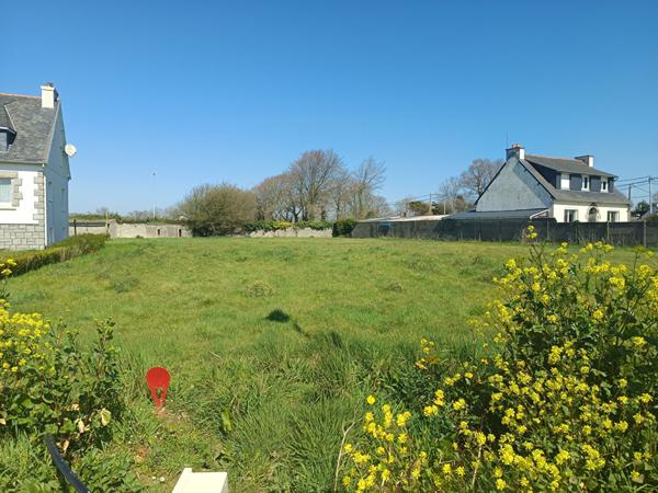 Achat terrain près de PLOUMILLIAU - 901 m² - 97 600 €