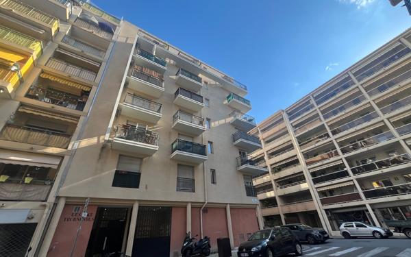 Stationnement à vendre    Nice