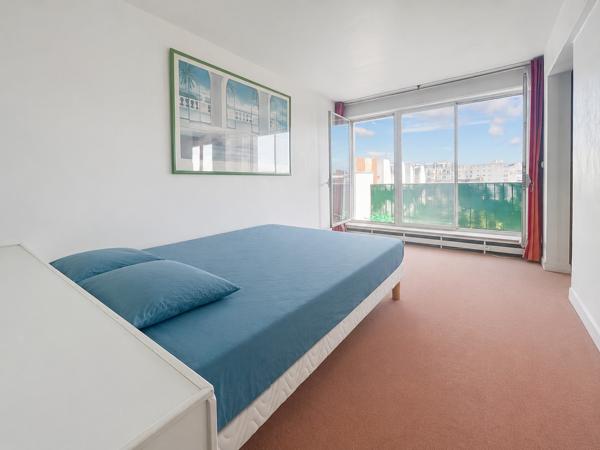 Appartement
         2 pièces
        - 60 m² 490 000 € *