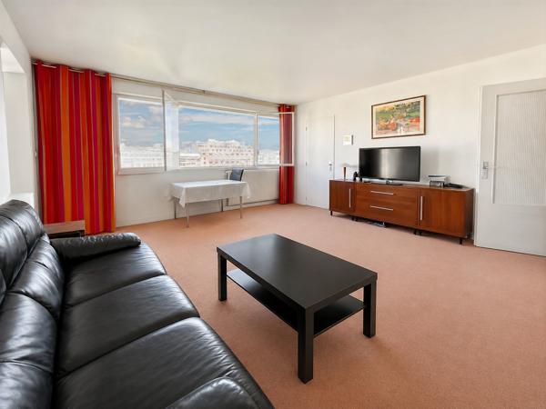 Appartement
         2 pièces
        - 60 m² 490 000 € *