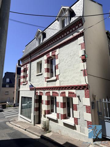 GRANDE MAISON à fort investissement