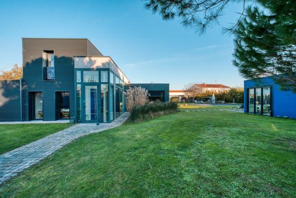 Maison d’architecte à La Rochelle 4 chambres plus studio à l'abri des regards