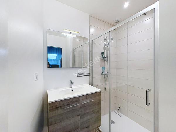 À vendre à ANCENIS centre, proche gare : Ensemble immobilier de deux appartements + garages - idéal investisseur