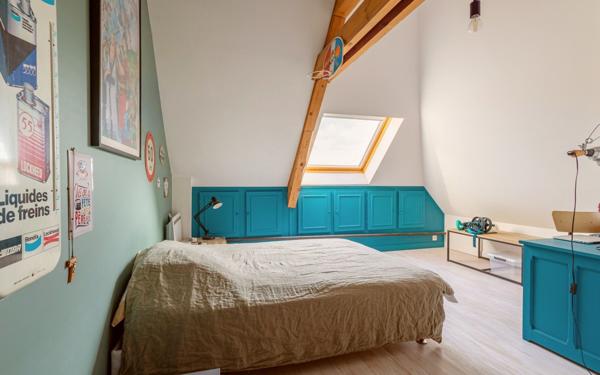 Maison à vendre    8 pièces •  Rue