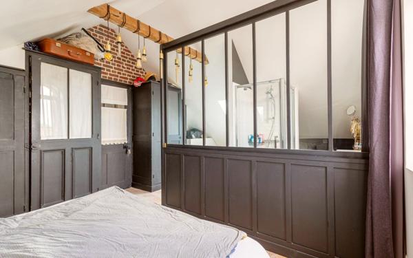 Maison à vendre    8 pièces •  Rue