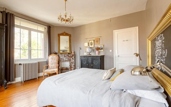 Maison à vendre    8 pièces •  Rue