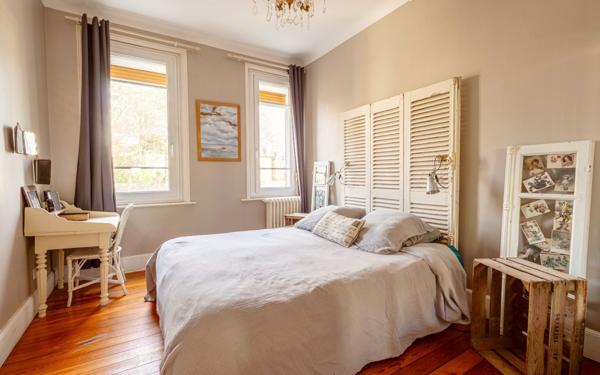 Maison à vendre    8 pièces •  Rue