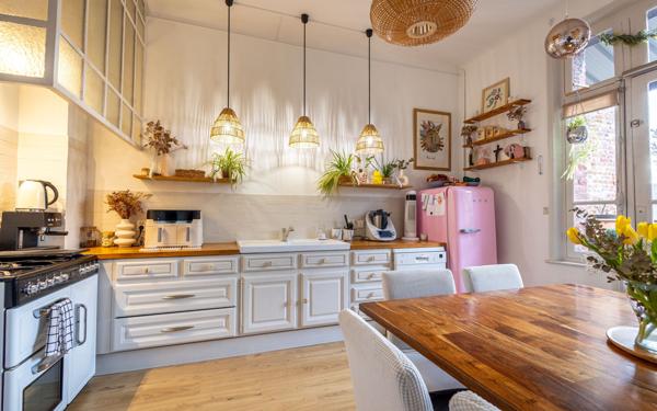 Maison à vendre    8 pièces •  Rue